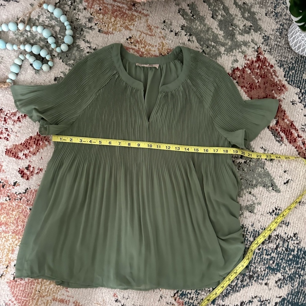 Cracker Barrel Boutique Sage Green Pleated Women's Blouse Size Small - Picture 16 of 16